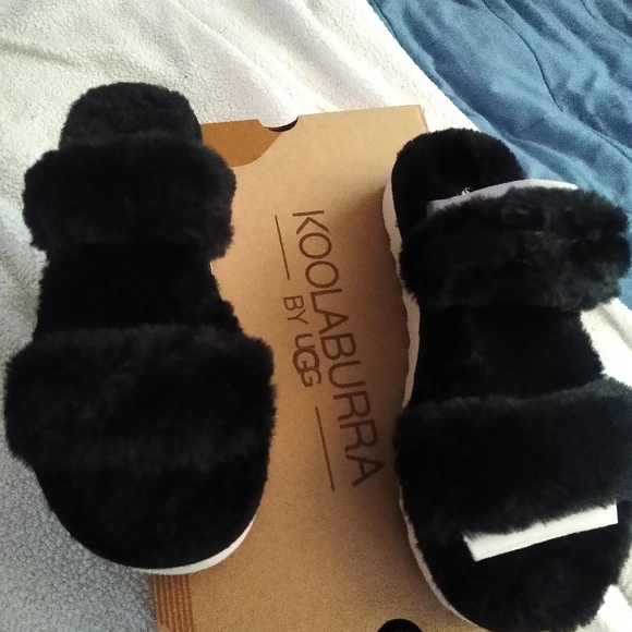 UGG  fur sandals. KOOLABURRA - Picture 4 of 4